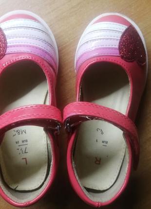 Нарядные лаковые туфли босоножки m&s 24-25 р.(7.5) на девочку