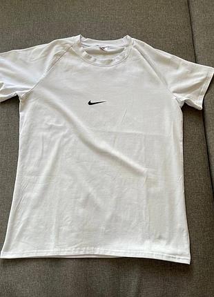 Футболка чоловіча nike