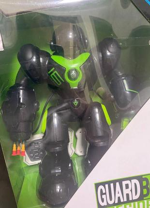 Робот на пульте управления - новый