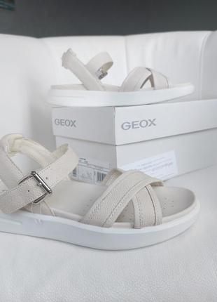 Шкіряні босоніжки geox