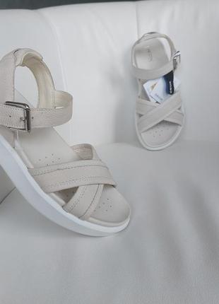 Шкіряні босоніжки geox