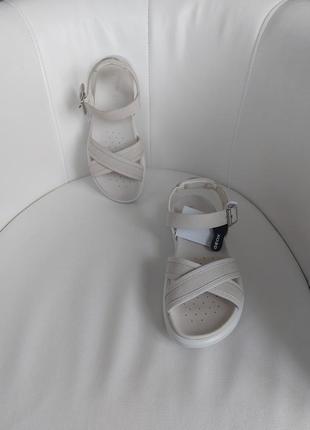 Шкіряні босоніжки geox