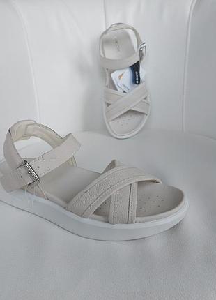 Шкіряні босоніжки geox