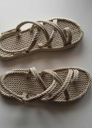 Босоножки плетеные