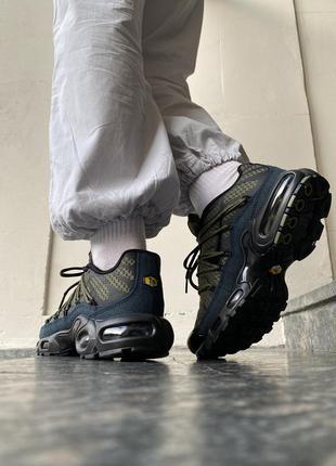 Nike air max tn plus khaki/black 403 фото