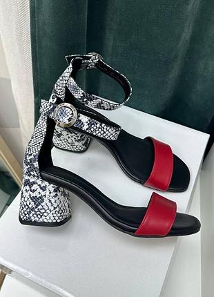 Босоножки женские из натуральной кожи и замши на каблуке