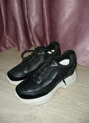 Кроссовки женские