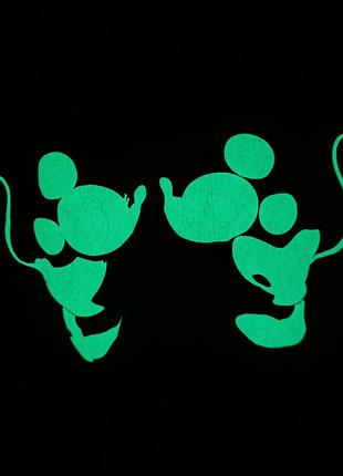 Футболка фосфорная, рисунок светится в темноте