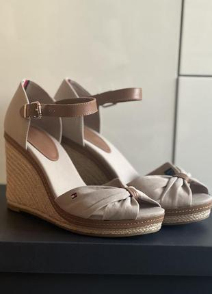 Босоніжки tommy hilfiger 41р (26см)