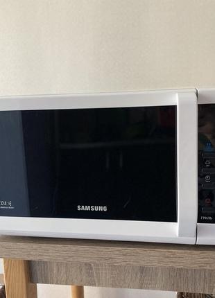 Микроволновая печь samsung ge87hr. полностью рабочая, состояние 10 из 10.