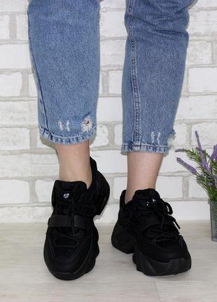 Трендовые черные женские кроссовки с кожаными элементами и нейлоновой сеткой на массивной легкой подошве 6см