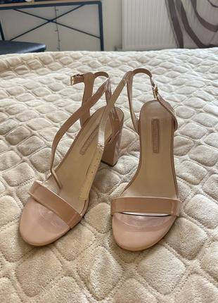 Жіночі босоніжки