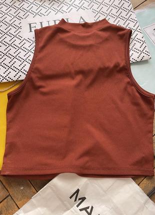 Майка з горловиною в рубчик