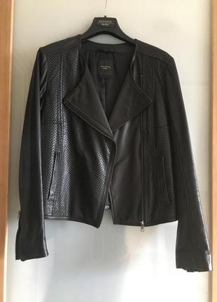 Суперстильна шкіряна косуха (куртка) від weekend max mara