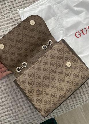 Сумка guess hwbg83 77210 latte/brown оригінал коричнева середня на ланцюжку гесс принт з лого9 фото