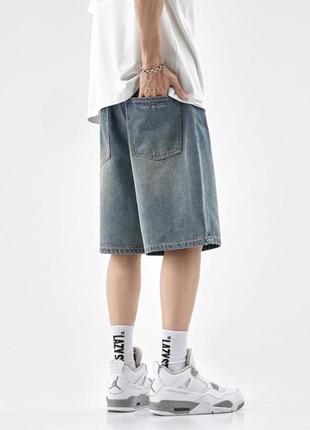 Широкі джинсові шорти в стилі "baggy"5 фото