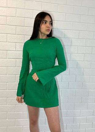 Короткое платье из муслина с вырезом на спине с длинными рукавами