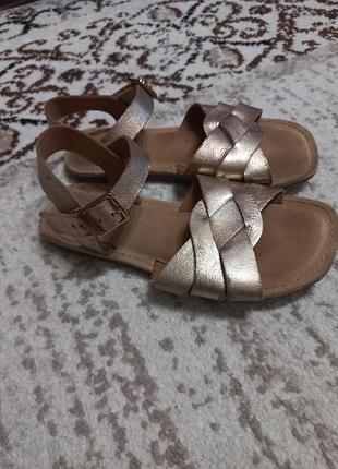 Фірмові шкіряні босоніжки next 13 size