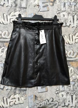Нова стретчева спідниця з екошкіри на гудзиках, hailys.