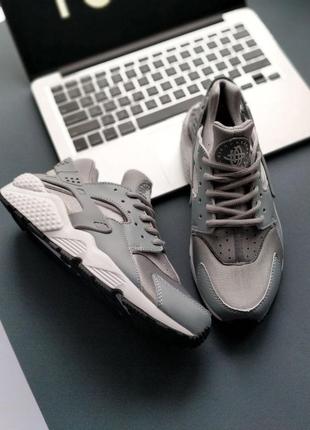 Жіночі кросівки nike air max, nike air force 1, nike air yellow jordan 1, nike zoom fly, nike vomero 5, nike blazer, nike lebron, nike cortez, nike m2k tekno3 фото