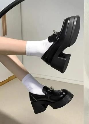 Черные стильные лоферы