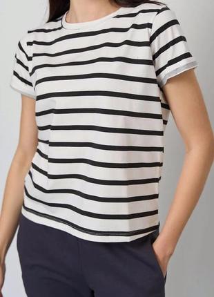 Полосата жіноча футболка