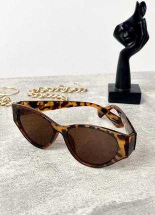 Сонцезахисні окуляри у леопардовому стилі