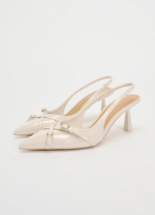 Открытые лакированные туфли бежевые zara new