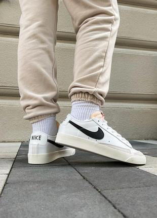 Жіночі кросівки nike blazer low 77 vintage white black9 фото