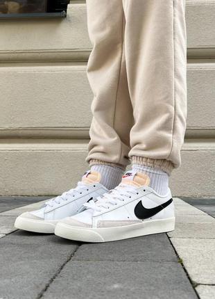 Жіночі кросівки nike blazer low 77 vintage white black2 фото