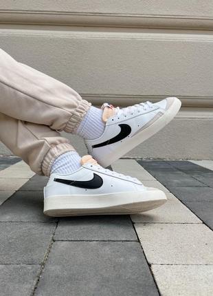 Жіночі кросівки nike blazer low 77 vintage white black7 фото