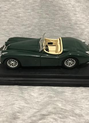 Колекційна модель ретро автомобіля jaguar xk 1201 фото