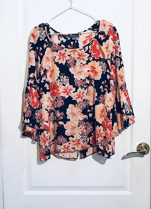 Гарна блуза з квітковим принтом бренду primark