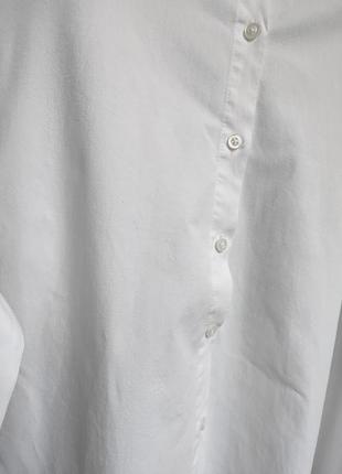 Рубашка белая с рисунком на спине3 фото