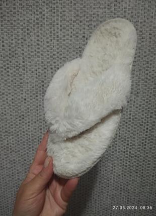 Капці-в'етнамки з хутра.