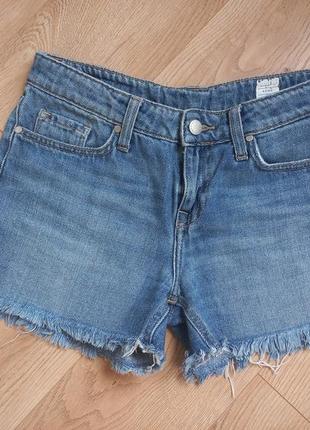 Tommy hilfiger стильні джинсові шорти 27-розмір
