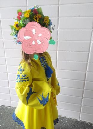 Оригінальний патріотичний костюмчик для маленьких красунь (вишиванка і спідничка) "ластівки" в синьому кольорі3 фото