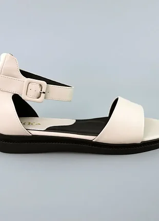 Стильні молочні жіночі сандалі/босоніжки на плоскій підошві,без підборів,жіноче взуття на літо