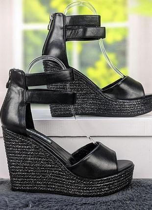 Босоніжки жіночі чорні на високій платформі loretta 4501