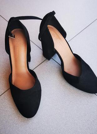 Босоніжки жіночі