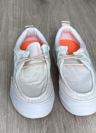 Світлі кеди, мокасини cool way