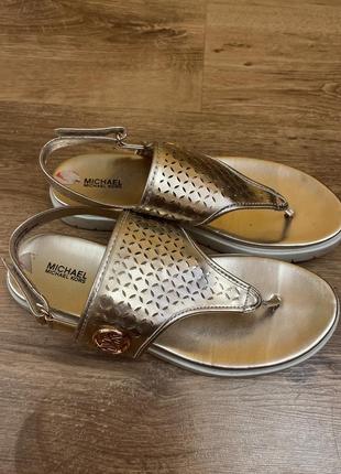 Сандалии, босоножки