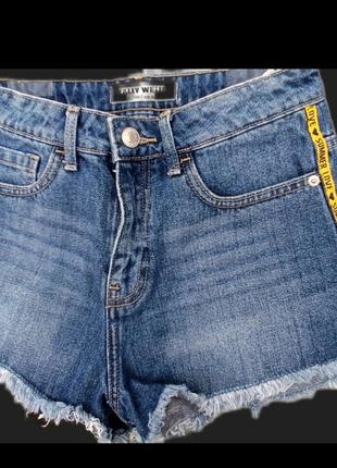 Джинсовые шорты