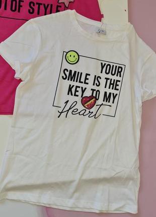 Гарна футболка котон вільний крій