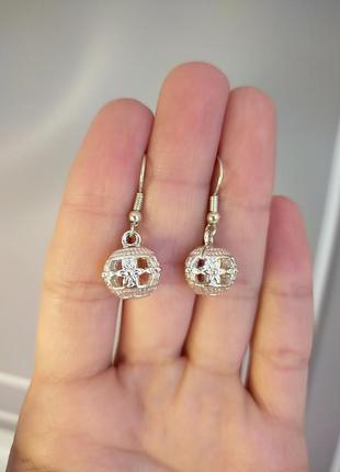 Серьги серебристые