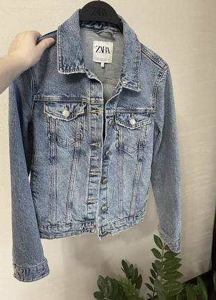 Джинсова куртка джинсовка брендова zara бренд оригінал нова куртка курточка на літо легка літня