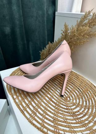 Розовые пудровые кожаные классические туфли лодочки на шпильке цвет на выбор
