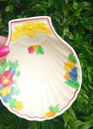 Ракушка фарфоровая для икры  из фарфора высокого качества.от известного бренда royal есть клеймо