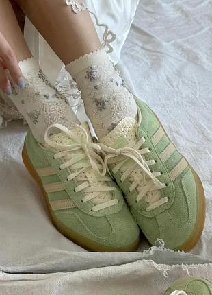 Трендовые кроссовки adidas gazelle