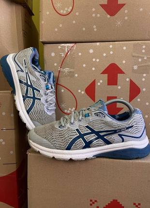 Жіночі спортивні кросівки asics gt-1000 8
